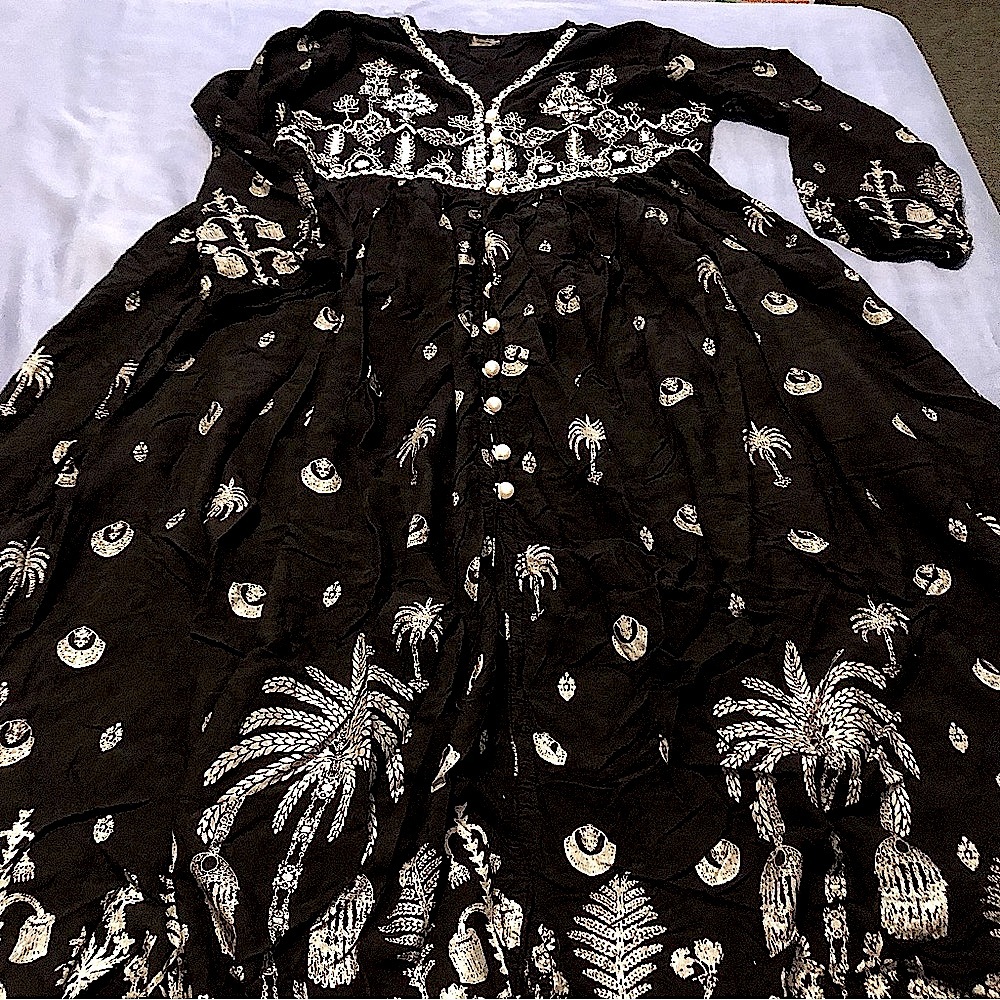 Kohinoor Pakistani Dress Silver Thread Embroidery Pearl Button Black/White Print